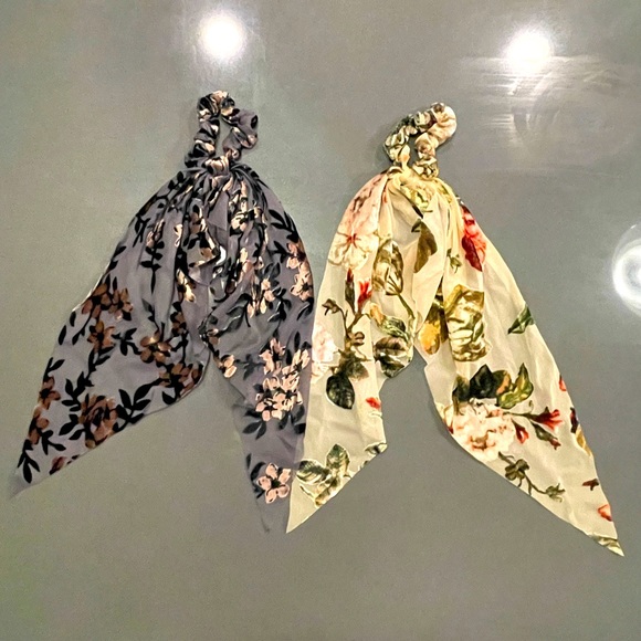 NWT: Fashion Tidbits - Scrunchy Set of 2 - Picture 1 of 2